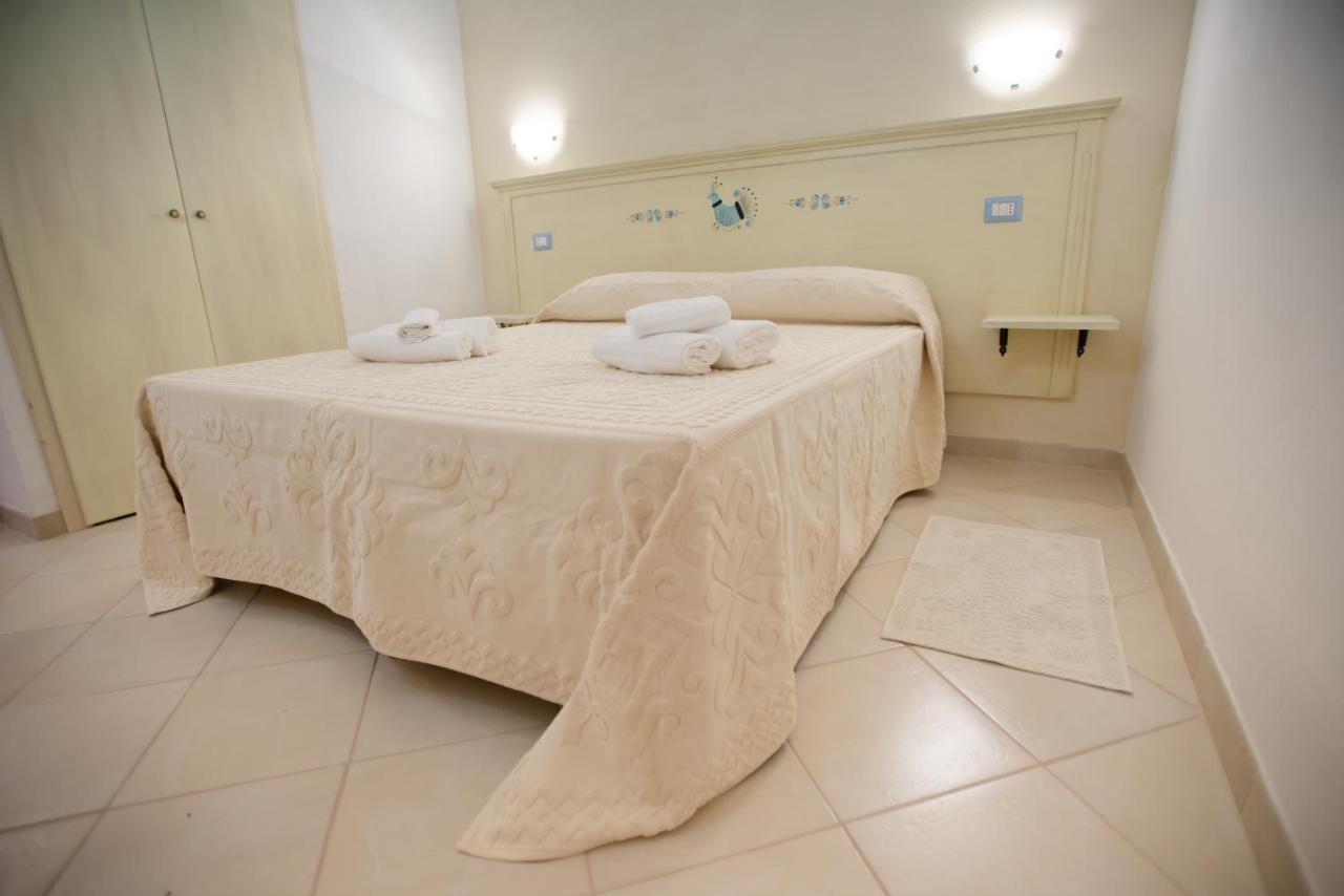 Baia Delle Mimose Aparthotel Бадези Екстериор снимка
