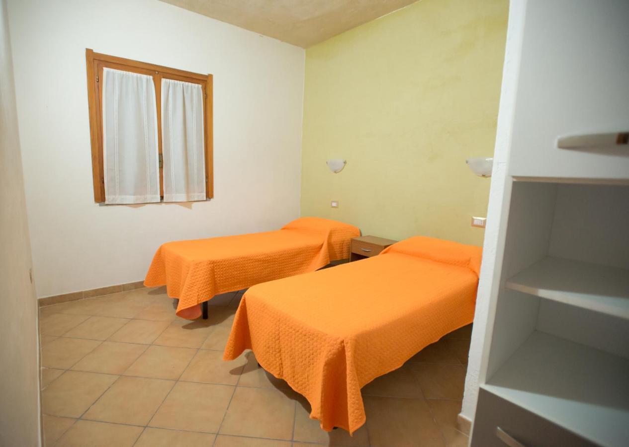 Baia Delle Mimose Aparthotel Бадези Екстериор снимка